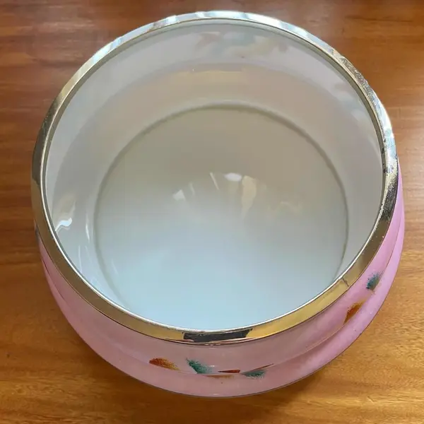 Foto de um(a) Antiga Saladeira Floreira Centro De Mesa Art Deco Em Opalina, da categoria de Travessas e tigelas. Antiga e linda saladeira em opalina francesa, pintada à mão, a peça é muito versátil, pode ser usada como centro de mesa,... Mostrado de uma perspectiva diferente. Vendido no marketplace Trésors.