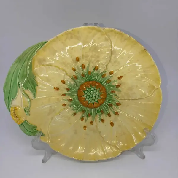 Foto de um(a) Antigo Prato Decorativo Porcelana Inglesa Carlton Ware, da categoria de Pratos Decorativos. Lindo e decorativo prato em fina porcelana inglesa da famosa manufatura Carlton Ware. Design Australiano, item de... Mostrado de uma perspectiva diferente. Vendido no marketplace Trésors.