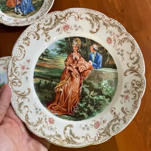 Foto de um(a) Antigos Pratos Decorativos Porcelana Inglesa John Maddock, da categoria de Pratos Decorativos. John Maddock & Sohns - Royal Vitreous. Antigo e lindo conjunto com quatro pratos decorativos em porcelana artística inglesa.... Mostrado de uma perspectiva diferente. Vendido no marketplace Trésors.