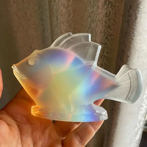 Foto de um(a) Antigo Par De Esculturas De Peixe Vidro Opalescente Sabino, da categoria de Escultura. Sabino Glass. Antigo par de esculturas artísticas em cristal francês opalescente. Peças ricamente lapidadas à mão. Com... Mostrado de uma perspectiva diferente. Vendido no marketplace Trésors.