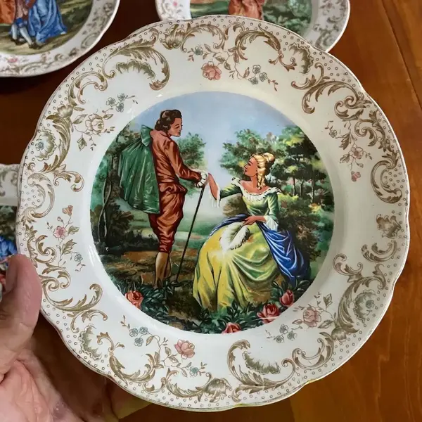 Foto de um(a) Antigos Pratos Decorativos Porcelana Inglesa John Maddock, da categoria de Pratos Decorativos. John Maddock & Sohns - Royal Vitreous. Antigo e lindo conjunto com quatro pratos decorativos em porcelana artística inglesa.... Mostrado de uma perspectiva diferente. Vendido no marketplace Trésors.