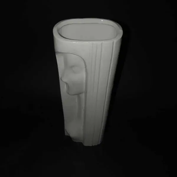 Foto de um(a) Antiga Diferente Escultura Feminina Vaso Porcelana Art Deco, da categoria de Vasos. Antigo e diferente vaso em porcelana alemã, com figura de busto feminino em relevo. Período totalmente Art Deco. Numerado na... Mostrado de uma perspectiva diferente. Vendido no marketplace Trésors.