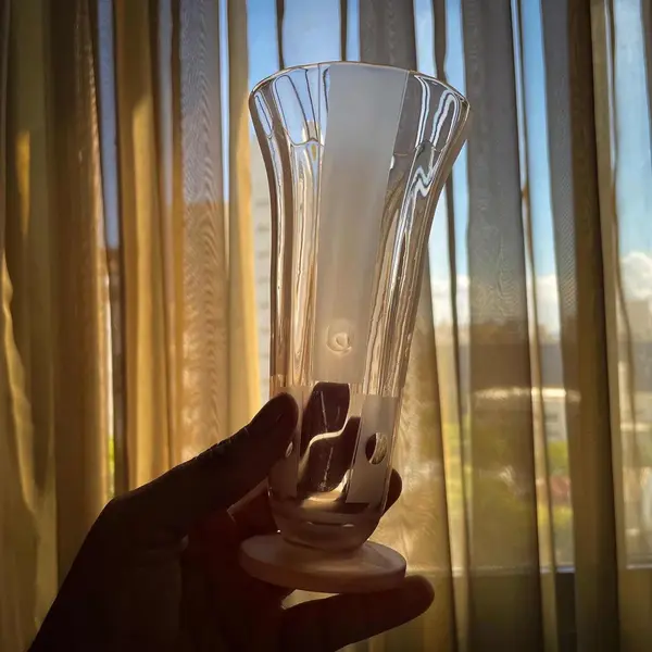 Foto de um(a) Antigo Conjunto Jarra Com 6 Copos Cristal Tcheco Art Deco, da categoria de Jogos de taças e copos. De tirar o fôlego!Antigo e excepcional conjunto para refrescos, composto por linda e grande jarra e seus respectivos seis... Mostrado de uma perspectiva diferente. Vendido no marketplace Trésors.