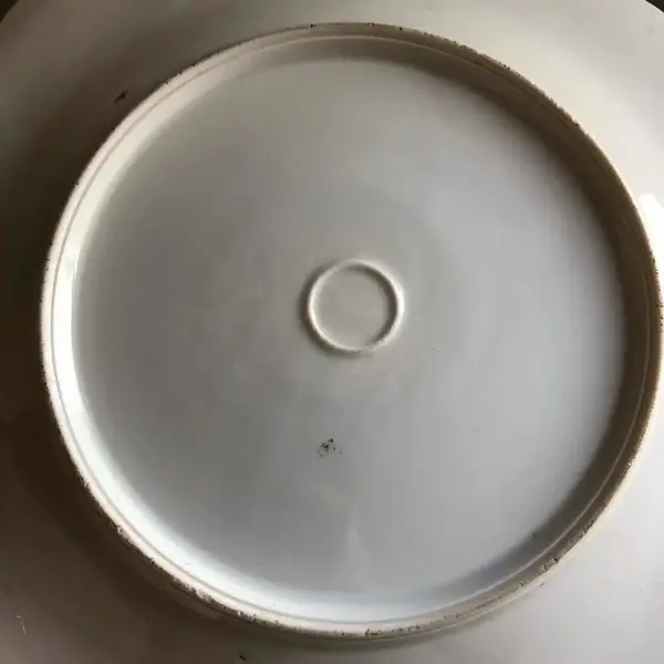 Foto de um(a) Antigo Prato Decorativo Bandeja Porcelana Alemã Art Nouveau, da categoria de Pratos Decorativos. Antigo e lindo prato com alças, bandeja em porcelana artística alemã, com belíssima decoração floral e medalhão central com... Mostrado de uma perspectiva diferente. Vendido no marketplace Trésors.