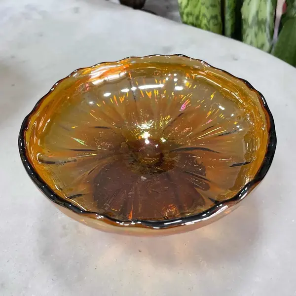 Foto de um(a) Antiga Coleção Rara Fruteira Boleira Vidro Carnival Glass, da categoria de Centro de mesa. Antigas fruteiras em vidro Carnival Glass. Meados do século XX. Medidas 9x18cm Medidas 10x21cmMedidas 13x20cm. Mostrado de uma perspectiva diferente. Vendido no marketplace Trésors.