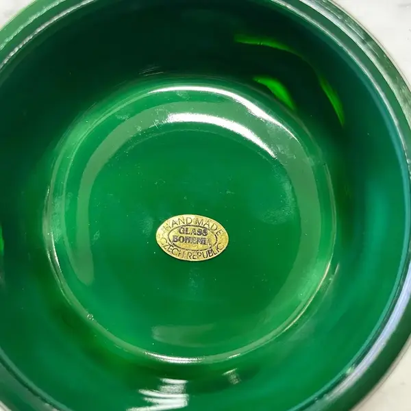 Foto de um(a) Antiga Caixa Art Deco Ingrid Malaquita Glass Heinrich Hoffma, da categoria de Cestos e Caixas. Malachite Glass. Ingrid Glass by Heinrich Hoffmann. Antiga caixa porta jóias em vidro artístico de malaquita, ou como... Mostrado de uma perspectiva diferente. Vendido no marketplace Trésors.