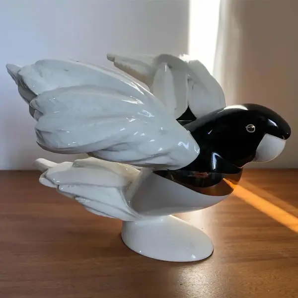 Foto de um(a) Antiga Escultura Selim Pássaro Art Deco Porcelana Goebel, da categoria de Escultura. Selim - Goebel, Germany. Antiga e grande escultura bloco escultórico Art Deco, representando arara em porcelana alemã, da... Mostrado de uma perspectiva diferente. Vendido no marketplace Trésors.