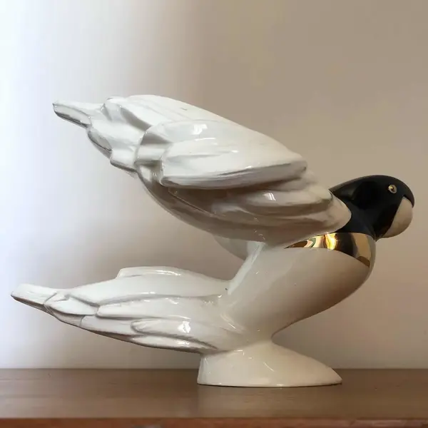 Foto de um(a) Antiga Escultura Selim Pássaro Art Deco Porcelana Goebel, da categoria de Escultura. Selim - Goebel, Germany. Antiga e grande escultura bloco escultórico Art Deco, representando arara em porcelana alemã, da... Mostrado de uma perspectiva diferente. Vendido no marketplace Trésors.