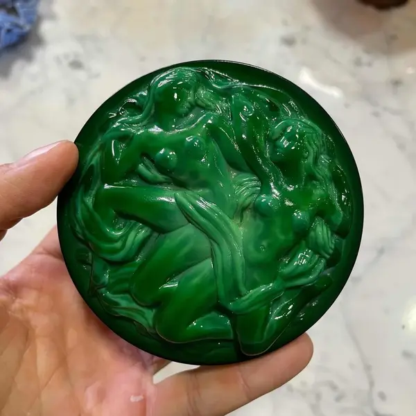 Foto de um(a) Antiga Caixa Art Deco Ingrid Malaquita Glass Heinrich Hoffma, da categoria de Cestos e Caixas. Malachite Glass. Ingrid Glass by Heinrich Hoffmann. Antiga caixa porta jóias em vidro artístico de malaquita, ou como... Mostrado de uma perspectiva diferente. Vendido no marketplace Trésors.
