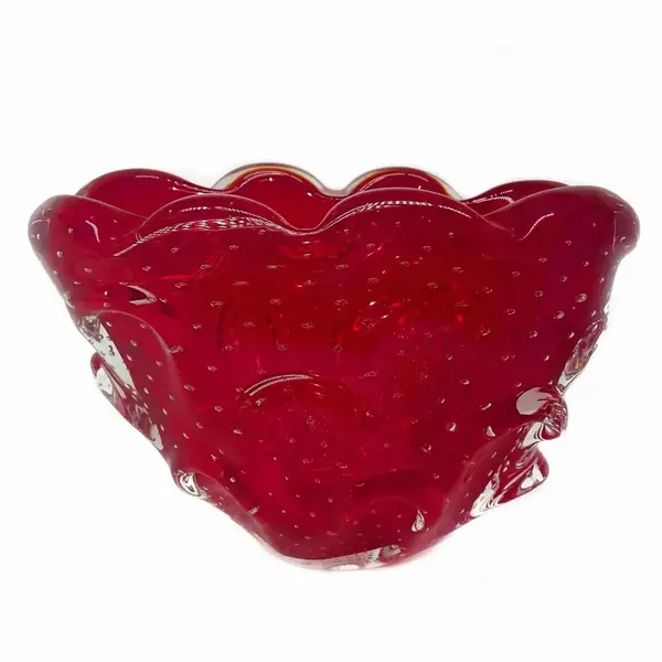 Foto de um(a) Antigo Centro Bowl Vaso Cactus Murano Italiano Art Deco, da categoria de Vasos. Antigo centro de mesa/vaso ou floreira em Murano Italiano vermelho rubi, formato super diferente e versátil, peça toda feita... Vendido no marketplace Trésors.