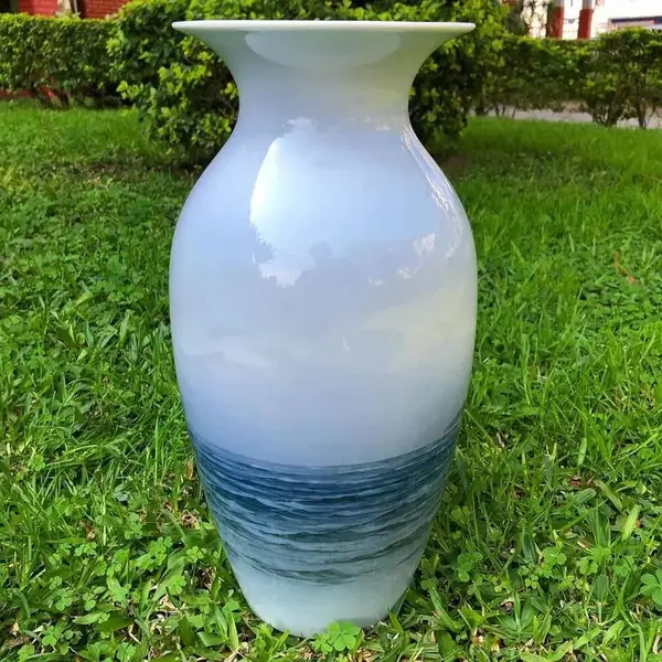 Foto de um(a) Antigo Grande Jarro Vaso Art Deco Porcelana Royal Copenhagen, da categoria de Vasos. Royal Copenhagen. Antigo e grande vaso em porcelana artística Dinamarquesa, da famosa manufatura Royal Copenhagen.... Mostrado de uma perspectiva diferente. Vendido no marketplace Trésors.
