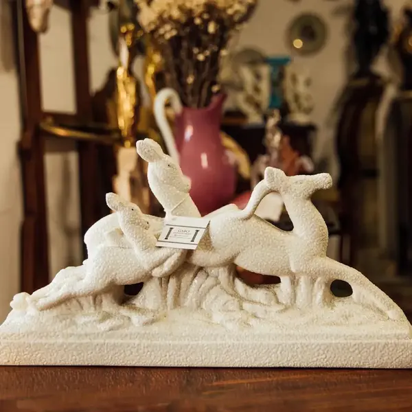 Foto de um(a) Antigo Raro Grande Bloco Escultura Alces Veado Art Deco Odyv, da categoria de Escultura. ODYV - Odette Berlot & Yvone Mussier. Antigo e grande bloco escultórico em cerâmica artística francesa representando alces... Mostrado de uma perspectiva diferente. Vendido no marketplace Trésors.