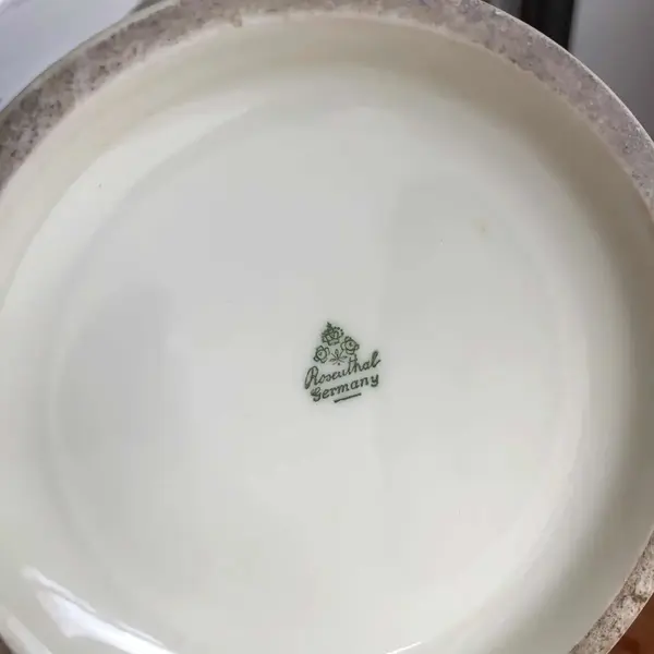 Foto de um(a) Antigo Raro Potiche Em Porcelana Alemã Rosenthal, da categoria de Vasos e recipientes. Rosenthal. Antigo potiche em porcelana artística alemã, da renomada manufatura Rosenthal, uma das melhores porcelanas do... Mostrado de uma perspectiva diferente. Vendido no marketplace Trésors.
