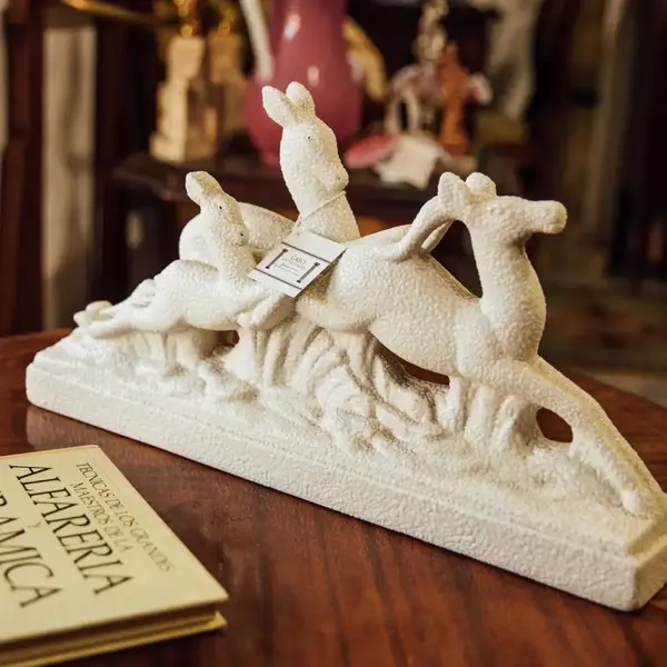 Foto de um(a) Antigo Raro Grande Bloco Escultura Alces Veado Art Deco Odyv, da categoria de Escultura. ODYV - Odette Berlot & Yvone Mussier. Antigo e grande bloco escultórico em cerâmica artística francesa representando alces... Mostrado de uma perspectiva diferente. Vendido no marketplace Trésors.