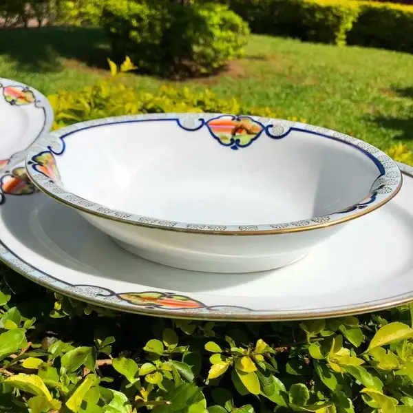 Foto de um(a) Antigo Trio De Travessas Em Porcelana Japonesa Meito China, da categoria de Travessas e tigelas. Meito China, manufatura fundada em 1908. Antigo trio de travessas em fina porcelana japonesa, pintadas à mão e acabamento... Mostrado de uma perspectiva diferente. Vendido no marketplace Trésors.