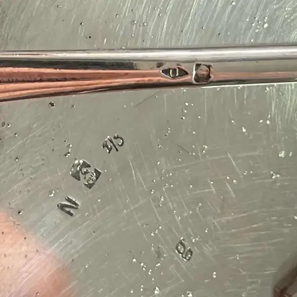 Foto de um(a) Antigo Raro Pote Porta Picles Em Cristal Prata Wmf Art Deco, da categoria de Garrafas, potes e jarros. WMF. Antigo e raro porta picles ou conservas em geral, com recipientes em finíssimo cristal alemão lapidados à mão,... Mostrado de uma perspectiva diferente. Vendido no marketplace Trésors.