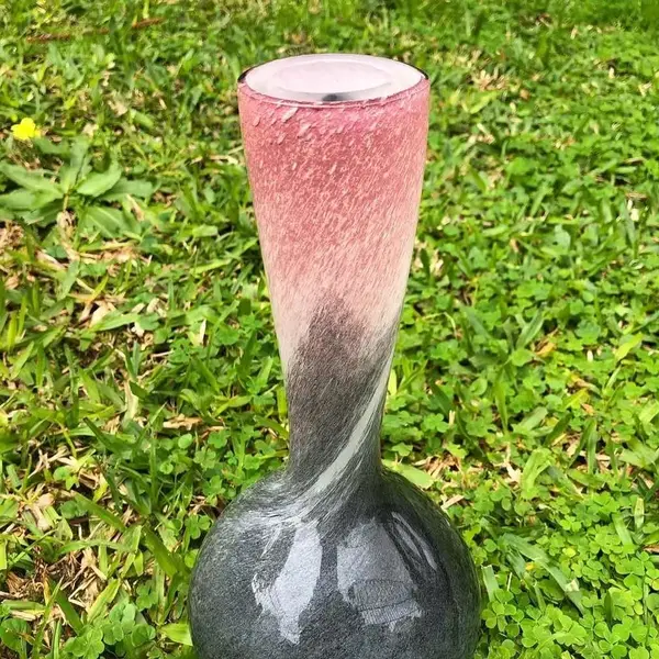 Foto de um(a) Antigo Lindo Jarro Vaso De Murano Italiano Feito À Mão, da categoria de Vasos. Lindo vaso em Murano italiano feito à mão. Peça imponente. Período Art Deco. Cores vivas e brilhantes, muito decorativo. ... Mostrado de uma perspectiva diferente. Vendido no marketplace Trésors.