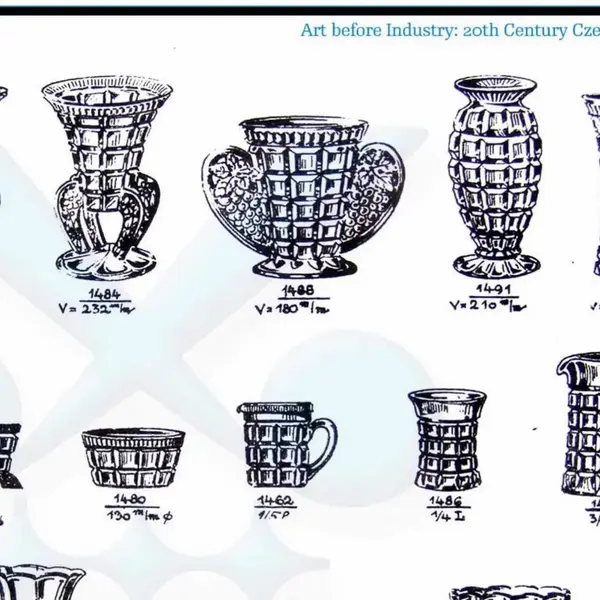 Foto de um(a) Antigo Raro Vaso Art Deco Em Vidro Tcheco Libochovice Glass, da categoria de Vasos. Libochovice Glass - Tchecoslováquia. Antigo e raro vaso em vidro artístico com incrível lapidação diamante e alças com... Mostrado de uma perspectiva diferente. Vendido no marketplace Trésors.