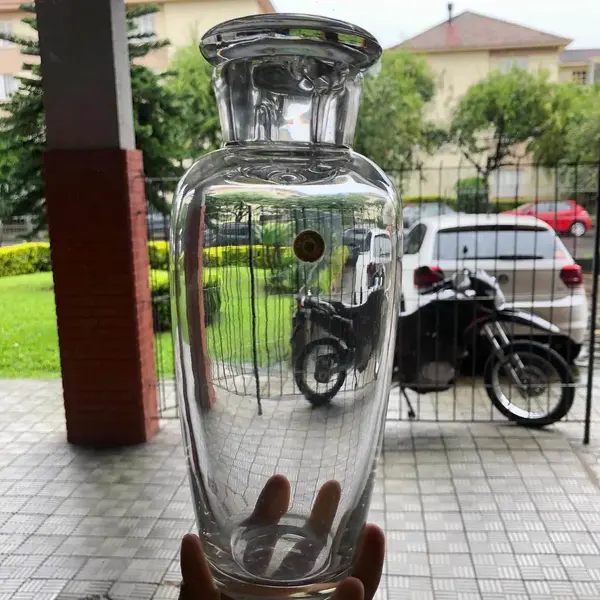 Foto de um(a) Antiga Rara Garrafa Coqueteleira Cristal Val Saint Lambert, da categoria de Garrafas. Val Saint Lambert. Linda garrafa, coqueteleira Art Deco, em cristal translúcido e com incrível brilho natural, da famosa... Mostrado de uma perspectiva diferente. Vendido no marketplace Trésors.