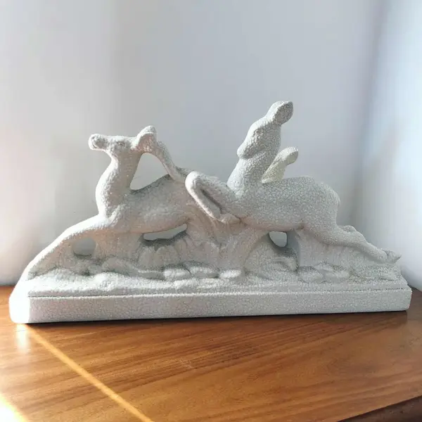 Foto de um(a) Antigo Raro Grande Bloco Escultura Alces Veado Art Deco Odyv, da categoria de Escultura. ODYV - Odette Berlot & Yvone Mussier. Antigo e grande bloco escultórico em cerâmica artística francesa representando alces... Mostrado de uma perspectiva diferente. Vendido no marketplace Trésors.