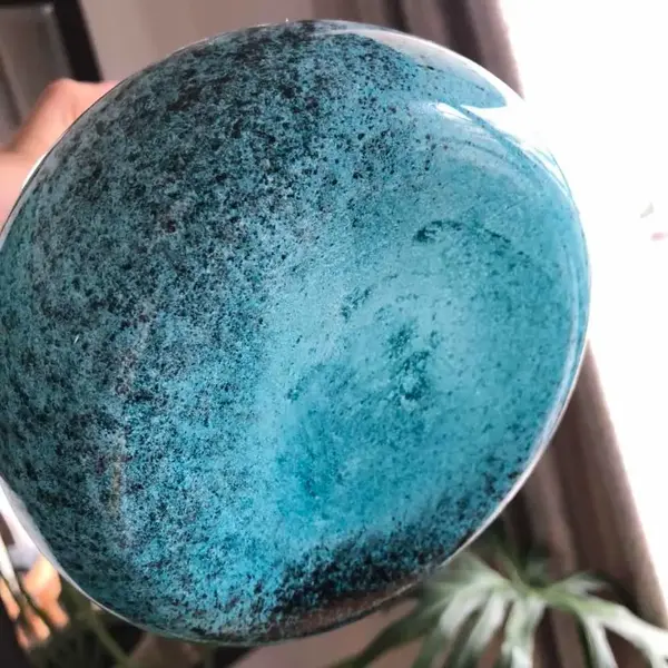 Foto de um(a) Antigo Jarro Vaso Solitário Em Murano Italiano Feito À Mão, da categoria de Vasos. Lindo vaso em Murano italiano feito à mão. Peça imponente. Período Art Deco. Cores vivas e brilhantes, muito decorativo. ... Mostrado de uma perspectiva diferente. Vendido no marketplace Trésors.