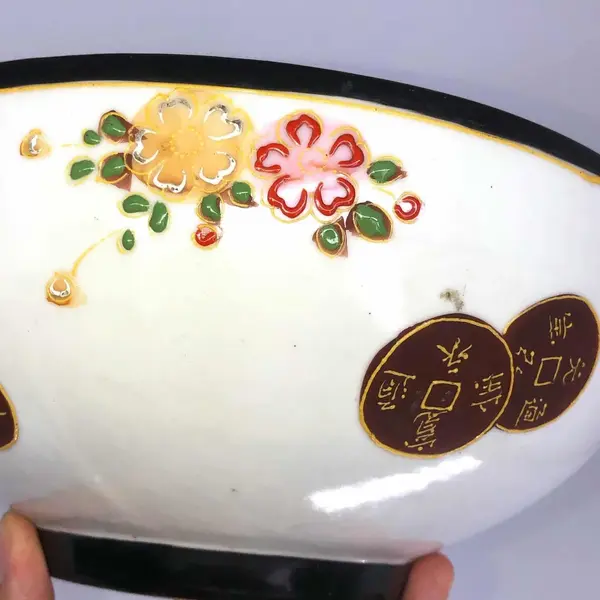 Foto de um(a) Antigo Grande Bowl Centro De Mesa Porcelana Japonesa Satsuma, da categoria de Travessas e tigelas. Satsuma. Antigo e grande bowl, lindo para um centro de mesa, em porcelana japonesa Satsuma Imperial. Pintura feita à mão em... Mostrado de uma perspectiva diferente. Vendido no marketplace Trésors.
