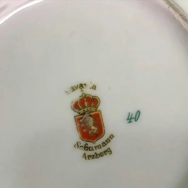 Foto de um(a) Antiga Pozeira Caixa Porta Jóias Porcelana Alemã Bavaria, da categoria de Cestos e Caixas. Bavaria - Schumann Arzberg. Antiga e linda pozeira, caixa porta jóias em porcelana artística alemã, decoração floral, com... Mostrado de uma perspectiva diferente. Vendido no marketplace Trésors.