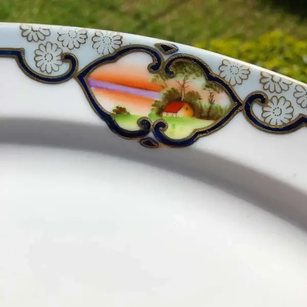 Foto de um(a) Antigo Trio De Travessas Em Porcelana Japonesa Meito China, da categoria de Travessas e tigelas. Meito China, manufatura fundada em 1908. Antigo trio de travessas em fina porcelana japonesa, pintadas à mão e acabamento... Mostrado de uma perspectiva diferente. Vendido no marketplace Trésors.