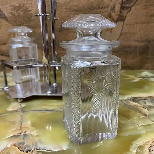 Foto de um(a) Antigo Raro Pote Porta Picles Em Cristal Prata Wmf Art Deco, da categoria de Garrafas, potes e jarros. WMF. Antigo e raro porta picles ou conservas em geral, com recipientes em finíssimo cristal alemão lapidados à mão,... Mostrado de uma perspectiva diferente. Vendido no marketplace Trésors.
