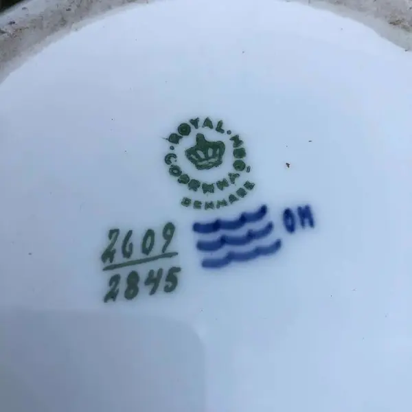 Foto de um(a) Antigo Grande Jarro Vaso Art Deco Porcelana Royal Copenhagen, da categoria de Vasos. Royal Copenhagen. Antigo e grande vaso em porcelana artística Dinamarquesa, da famosa manufatura Royal Copenhagen.... Mostrado de uma perspectiva diferente. Vendido no marketplace Trésors.