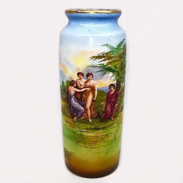 Foto de um(a) Antigo Raro Vaso Jarro Em Porcelana Austríaca Joseph Strnact, da categoria de Vasos. JS - Joseph Strnact. Antigo e lindo vasinho artístico em porcelana austríaca. Pintado à mão. Cada lado da peça tem uma cena... Mostrado de uma perspectiva diferente. Vendido no marketplace Trésors.