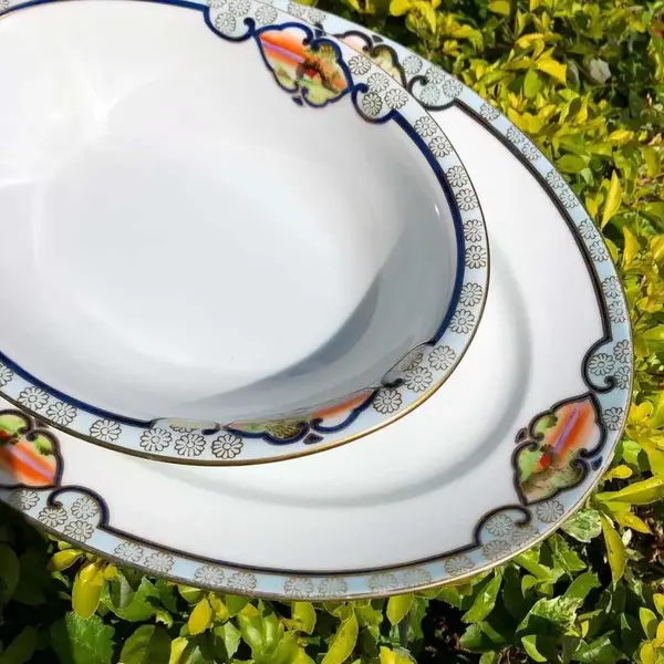 Foto de um(a) Antigo Trio De Travessas Em Porcelana Japonesa Meito China, da categoria de Travessas e tigelas. Meito China, manufatura fundada em 1908. Antigo trio de travessas em fina porcelana japonesa, pintadas à mão e acabamento... Mostrado de uma perspectiva diferente. Vendido no marketplace Trésors.