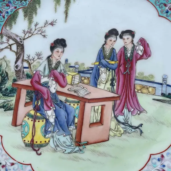 Foto de um(a) Antigo Grande Prato Medalhão Porcelana Japonesa Oriental, da categoria de Pratos Decorativos. Antigo e grande prato/medalhão, também pode ser usado como centro de mesa. Feito e pintado à mão porcelana artística... Mostrado de uma perspectiva diferente. Vendido no marketplace Trésors.