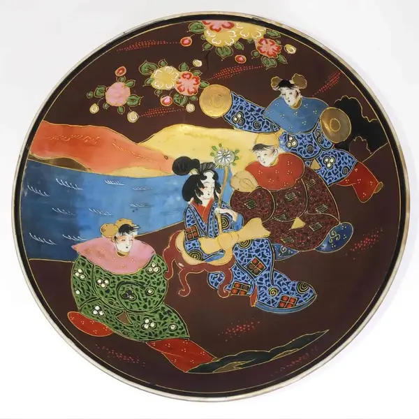 Foto de um(a) Antigo Grande Bowl Centro De Mesa Porcelana Japonesa Satsuma, da categoria de Travessas e tigelas. Satsuma. Antigo e grande bowl, lindo para um centro de mesa, em porcelana japonesa Satsuma Imperial. Pintura feita à mão em... Mostrado de uma perspectiva diferente. Vendido no marketplace Trésors.