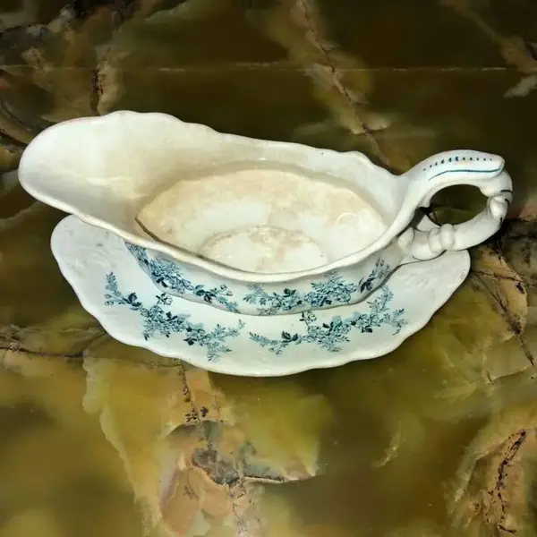 Foto de um(a) Antiga Molheira Em Porcelana Italiana Richard Ginori Elba, da categoria de Travessas e tigelas. Molheira antiga Porcelana italiana Richard Ginori, modelo Elba.Medidas 14x24cm. Mostrado de uma perspectiva diferente. Vendido no marketplace Trésors.