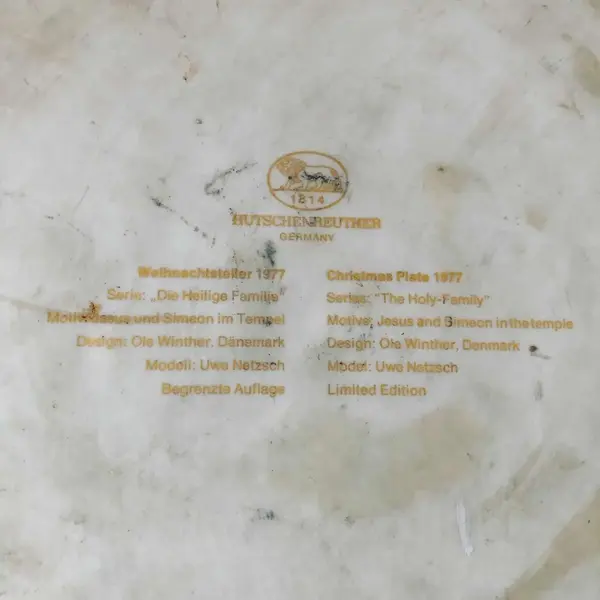 Foto de um(a) A Santa Família Antiga Placa Porcelana Alemã Hutschenreuther, da categoria de Pratos Decorativos. The Holy Family, Hutschenreuther. Linda placa de parede, em porcelana alemã da famosa manufatura Hutschenreuther, edição... Mostrado de uma perspectiva diferente. Vendido no marketplace Trésors.