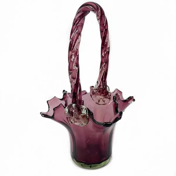 Foto de um(a) Antiga Grande Cesta Art Deco Em Murano Italiano Feito À Mão, da categoria de Cestos e Caixas. Antiga e linda cesta em Murano italiano, feita à mão. Peça muito decorativa. Art Deco. Medidas 35x18cm. Vendido no marketplace Trésors.