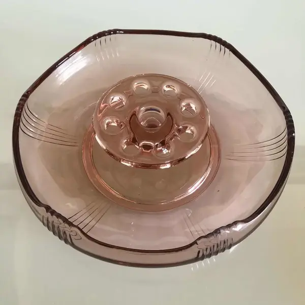 Foto de um(a) Antigo Centro De Mesa Art Deco Pinguim Libochovice Glass, da categoria de Centro de mesa. Libochovice Glass. Antigo centro de mesa/violeteiro em vidro artístico, da famosa manufatura tcheca Libochovice Glass.... Mostrado de uma perspectiva diferente. Vendido no marketplace Trésors.