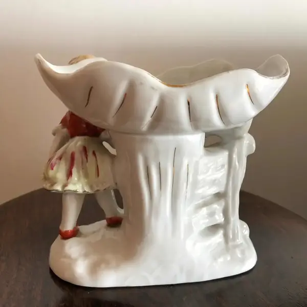 Foto de um(a) Bone China Flower Antigo Bibelô Biscuit Em Porcelana, da categoria de Escultura. Bone China, Flower. Para quem não sabe, Bone China, significa “porcelana de osso”. Esse delicado bibelô é feito de um tipo... Mostrado de uma perspectiva diferente. Vendido no marketplace Trésors.