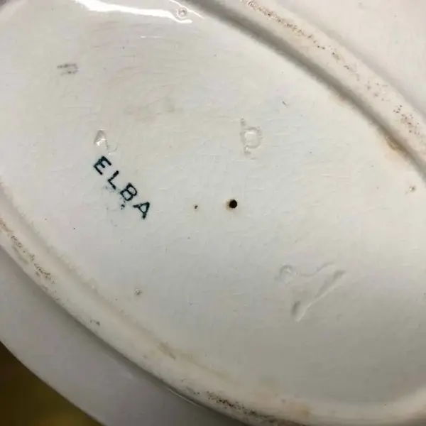 Foto de um(a) Antiga Molheira Em Porcelana Italiana Richard Ginori Elba, da categoria de Travessas e tigelas. Molheira antiga Porcelana italiana Richard Ginori, modelo Elba.Medidas 14x24cm. Mostrado de uma perspectiva diferente. Vendido no marketplace Trésors.