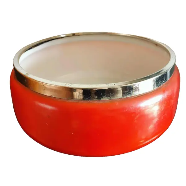 Foto de um(a) Antiga Rara Saladeira Art Deco Opalina E Metal Wmf, da categoria de Travessas e tigelas. Antiga e rara saladeira Art Deco, em opalina com borda em metal prateado, possivelmente WMF. Década de 1950-60. Altura... Vendido no marketplace Trésors.