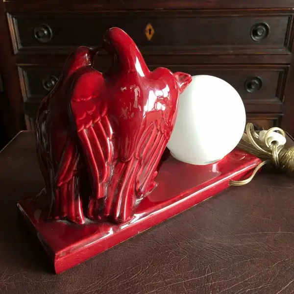 Foto de um(a) Antigo Abajur Bloco Escultórico Art Deco Porcelana Alemã, da categoria de Abajures. Lindo abajur bloco escultórico Art Deco em porcelana alemã, representando casal de pássaros, cúpula em opalina branca.... Mostrado de uma perspectiva diferente. Vendido no marketplace Trésors.