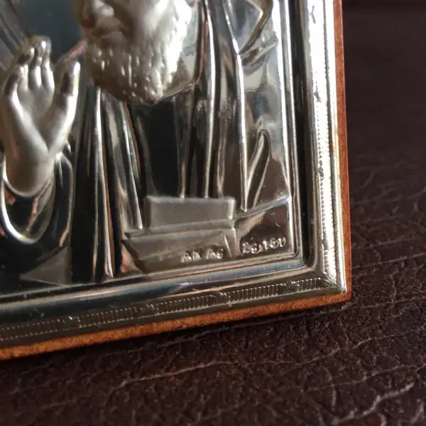 Foto de um(a) Arte Sacra Antigo Santo Miniatura Prata De Lei Contrastada, da categoria de Objetos religiosos e espirituais. Medindo 8x6cm. Mostrado de uma perspectiva diferente. Vendido no marketplace Trésors.