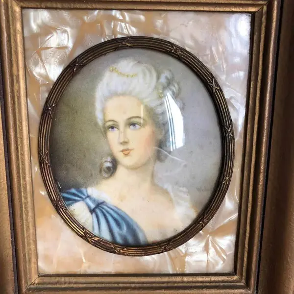 Foto de um(a) Antigos Finos Quadrinhos Camafeus Portrait Italianas, da categoria de Gravuras. Conjunto com 03 antigos quadrinhos camafeus, com gravura italiana antiga, moldura em madeira dourada, com paspatur em... Mostrado de uma perspectiva diferente. Vendido no marketplace Trésors.