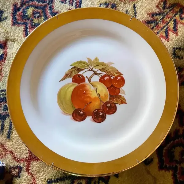 Foto de um(a) Antigo Prato Decorativo Porcelana Bavaria Natureza Morta, da categoria de Pratos Decorativos. L. Parbus - Bavaria. Antigo e lindo prato medalhão decorativo em porcelana artística alemã, decoração com frutas “natureza... Mostrado de uma perspectiva diferente. Vendido no marketplace Trésors.