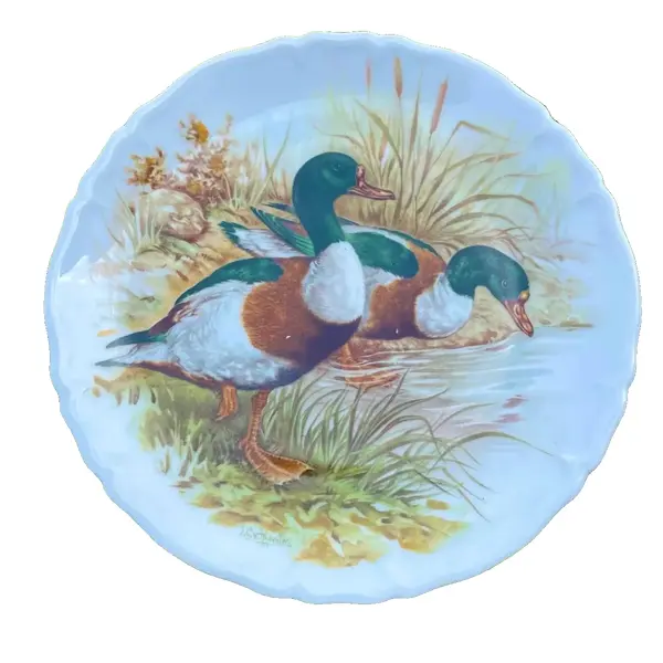 Foto de um(a) Antigo Prato Decorativos Patos Em Porcelana Francesa Limoges, da categoria de Pratos Decorativos. Limoges - France. Antigo e lindo prato decorativo em porcelana artística francesa, pintado à mão e assinado. Meados do... Vendido no marketplace Trésors.