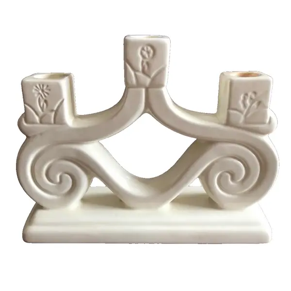 Foto de um(a) Antigo Candelabro Castiçal Art Deco Porcelana Beswick, da categoria de Castiçais. Diferente candelabro para 3 velas, estilo Art Deco, em porcelana inglesa, manufatura Beswick. Década de 1950. Em perfeito... Vendido no marketplace Trésors.