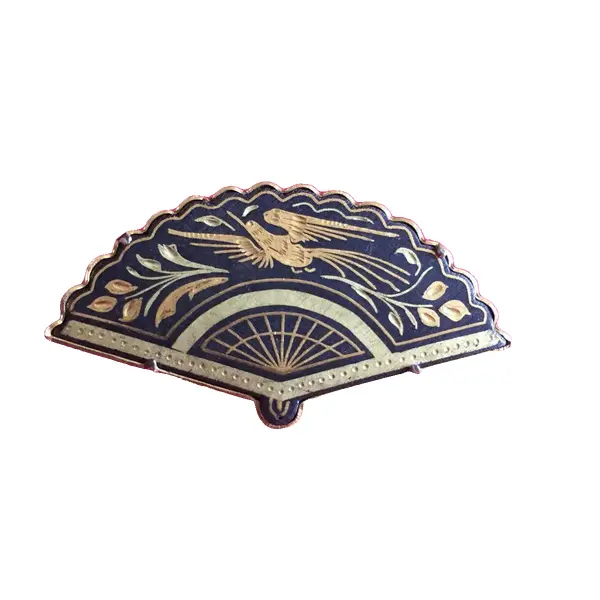 Foto de um(a) Antigo Broche Italiano Ouro Toledo, Trabalhado A Mão, da categoria de Outros colecionáveis. Em perfeito estado. Medindo 5cm. Vendido no marketplace Trésors.
