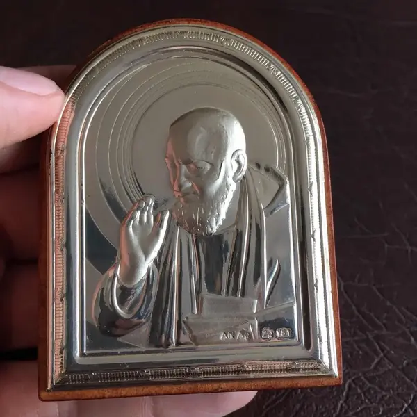 Foto de um(a) Arte Sacra Antigo Santo Miniatura Prata De Lei Contrastada, da categoria de Objetos religiosos e espirituais. Medindo 8x6cm. Mostrado de uma perspectiva diferente. Vendido no marketplace Trésors.