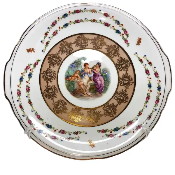 Foto de um(a) Antigo Prato De Servir Decorativo Com Alças Porcelana Tcheca, da categoria de Pratos Decorativos. Antigo e lindo prato com alças, para servir e decorar. Em porcelana artística de procedência Tcheca. Belíssima e farta... Vendido no marketplace Trésors.